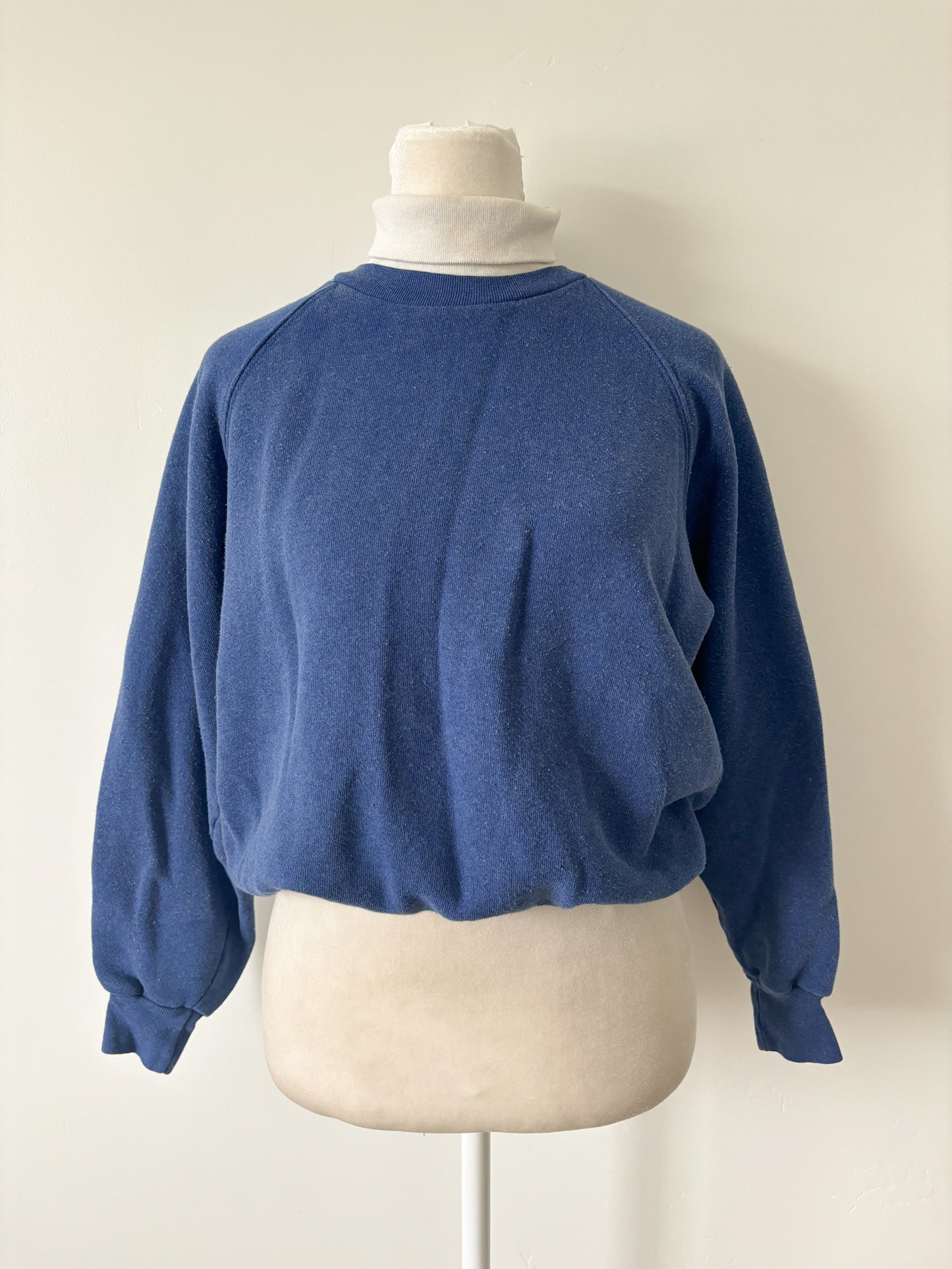 Blue white collar sweatshirt-M