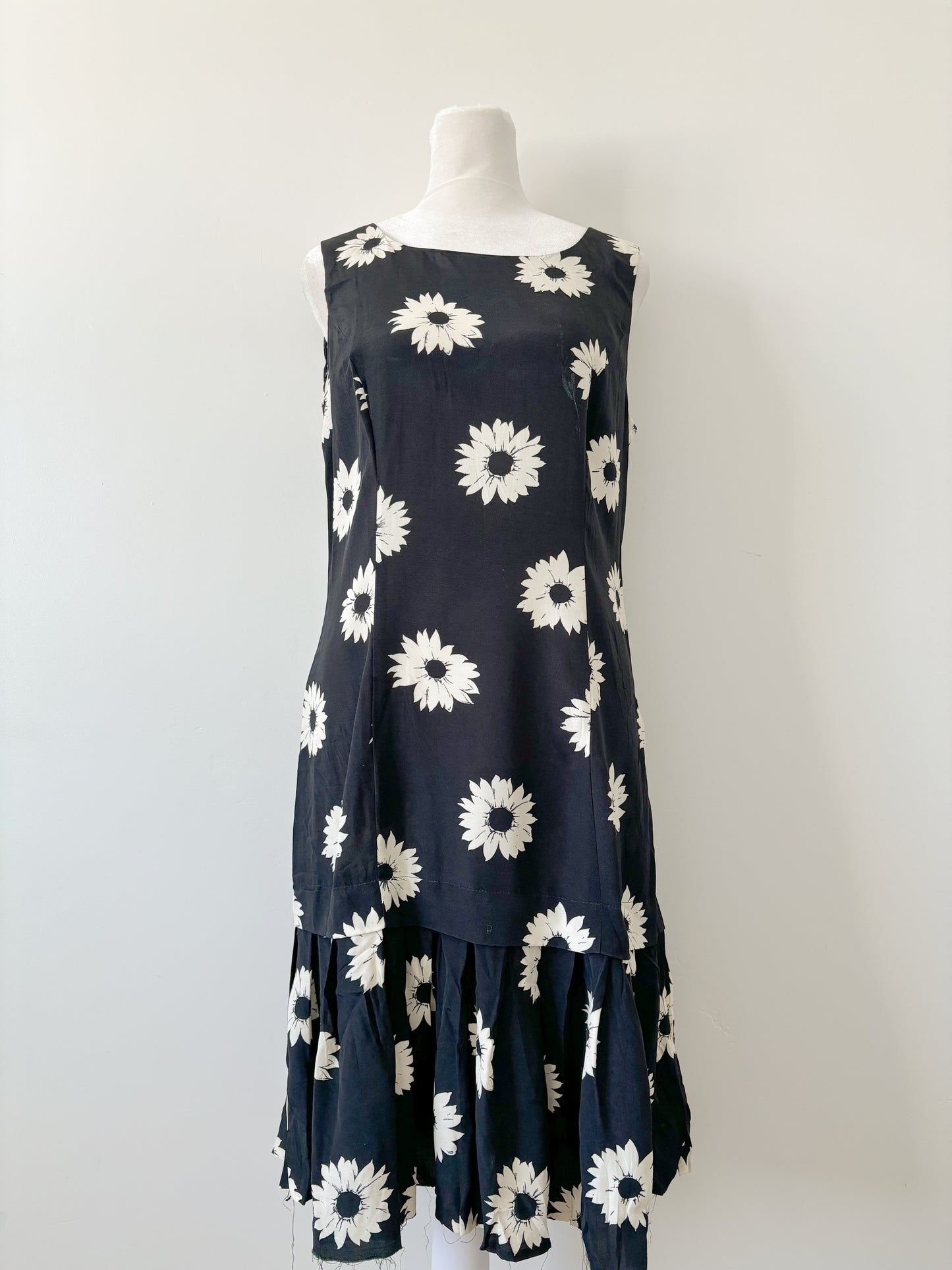 Black floral drop waist dress-M