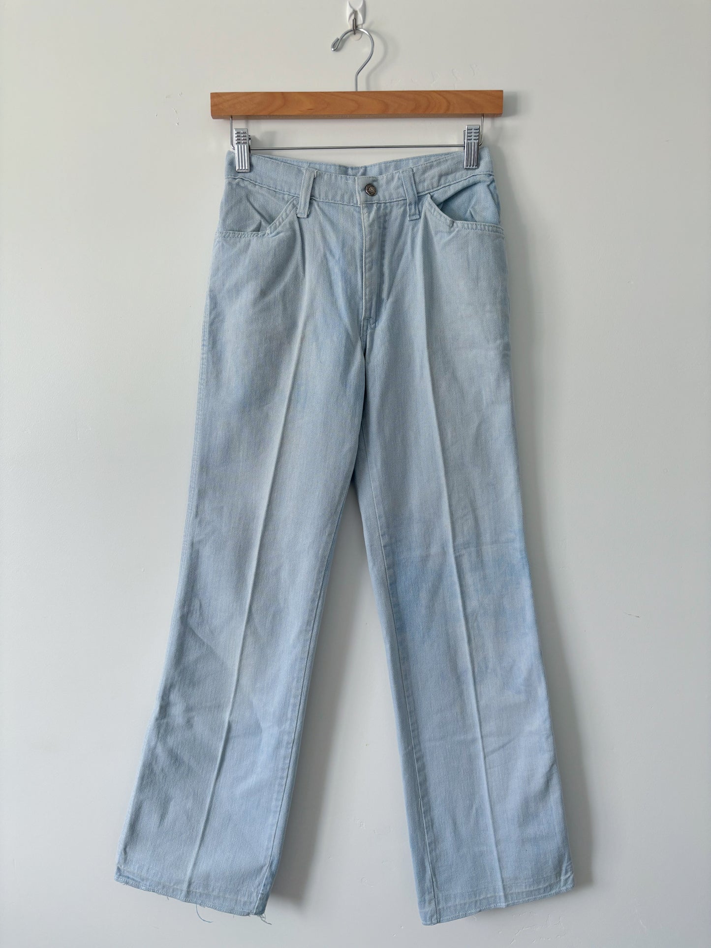 Light blue color back pocket Levi’s-XS