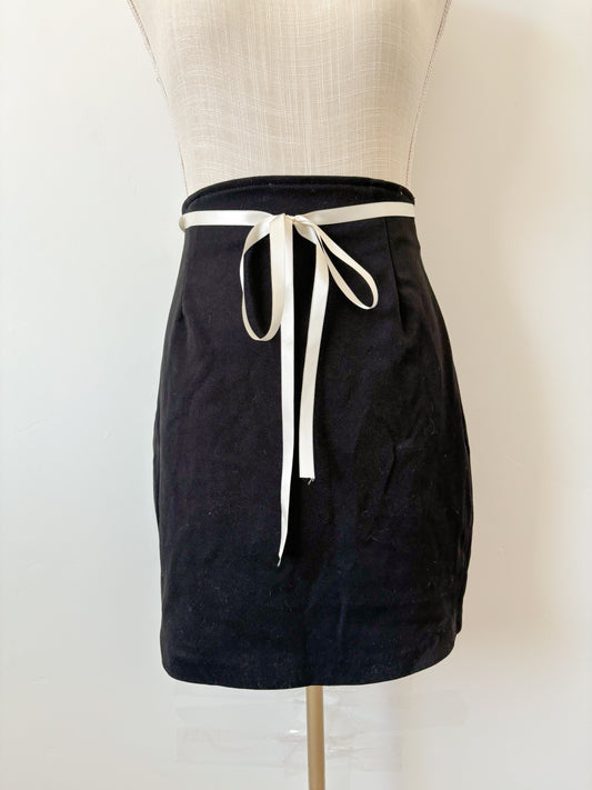 Black ribbon waist tie skirt-S