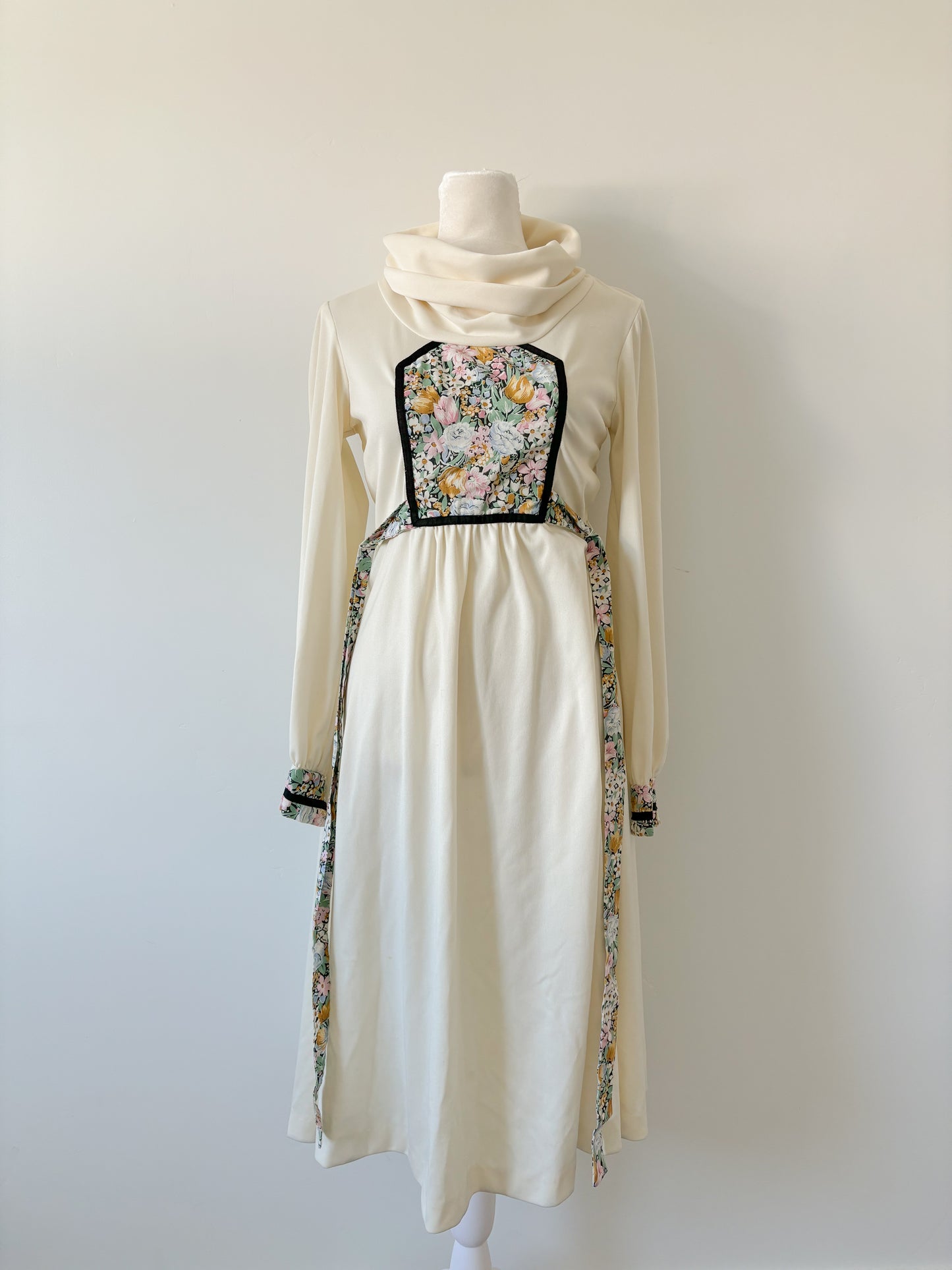 Cream floral waist tie dress-M