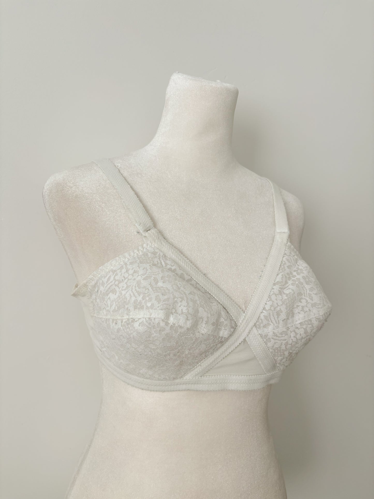 White lace bra-36B