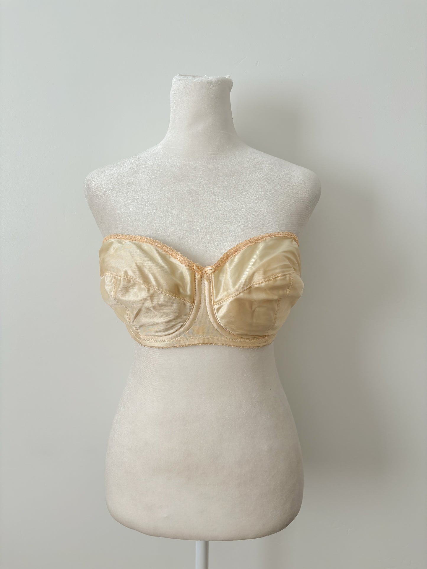 Vanity fair tube top bra-34D