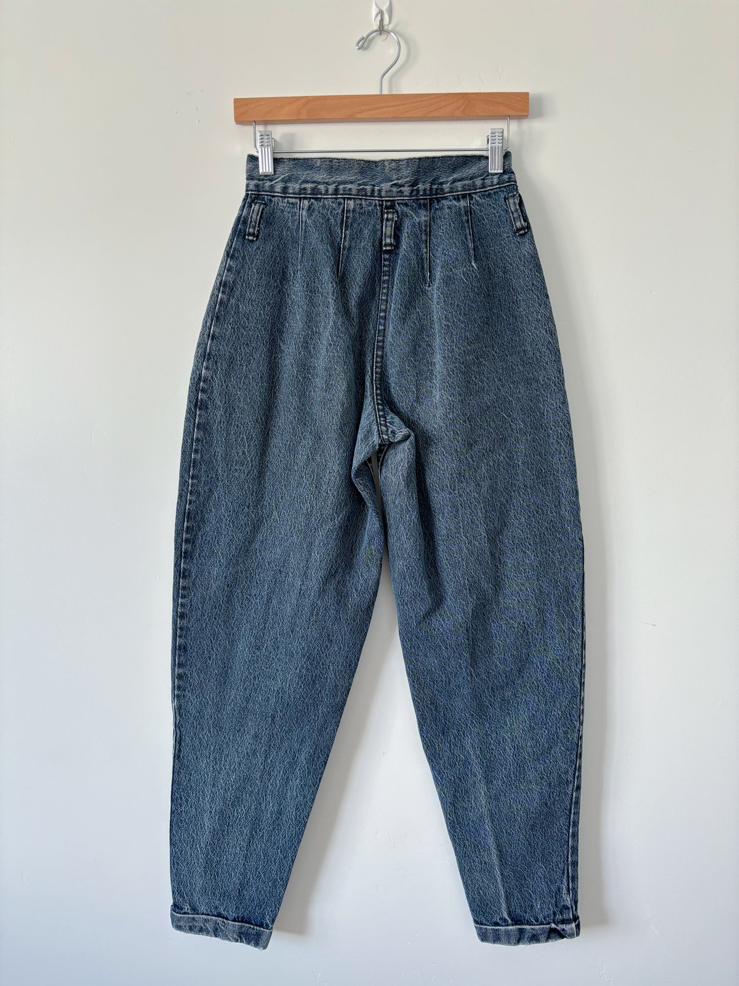 Tapered acid wash jeans-S