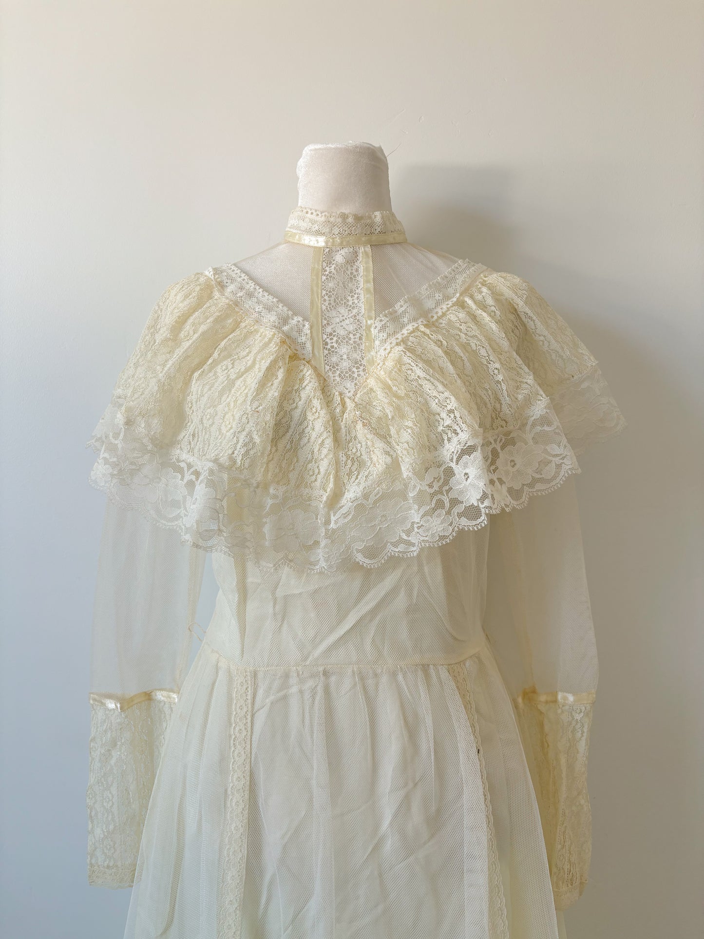 Vintage lace wedding dress-S