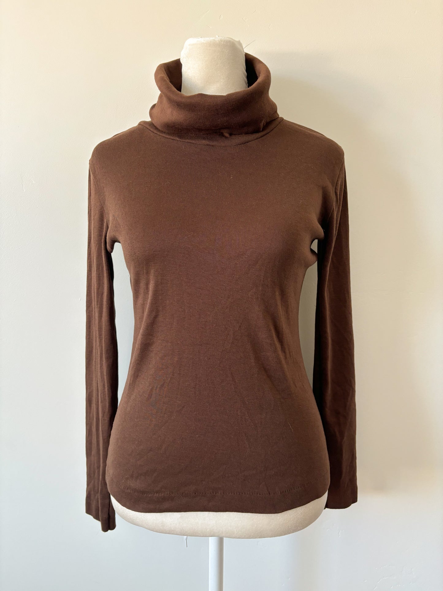 Brown turtleneck-M