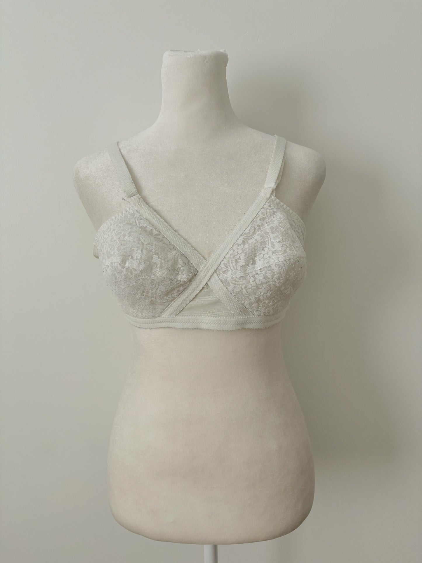 White lace bra-36B