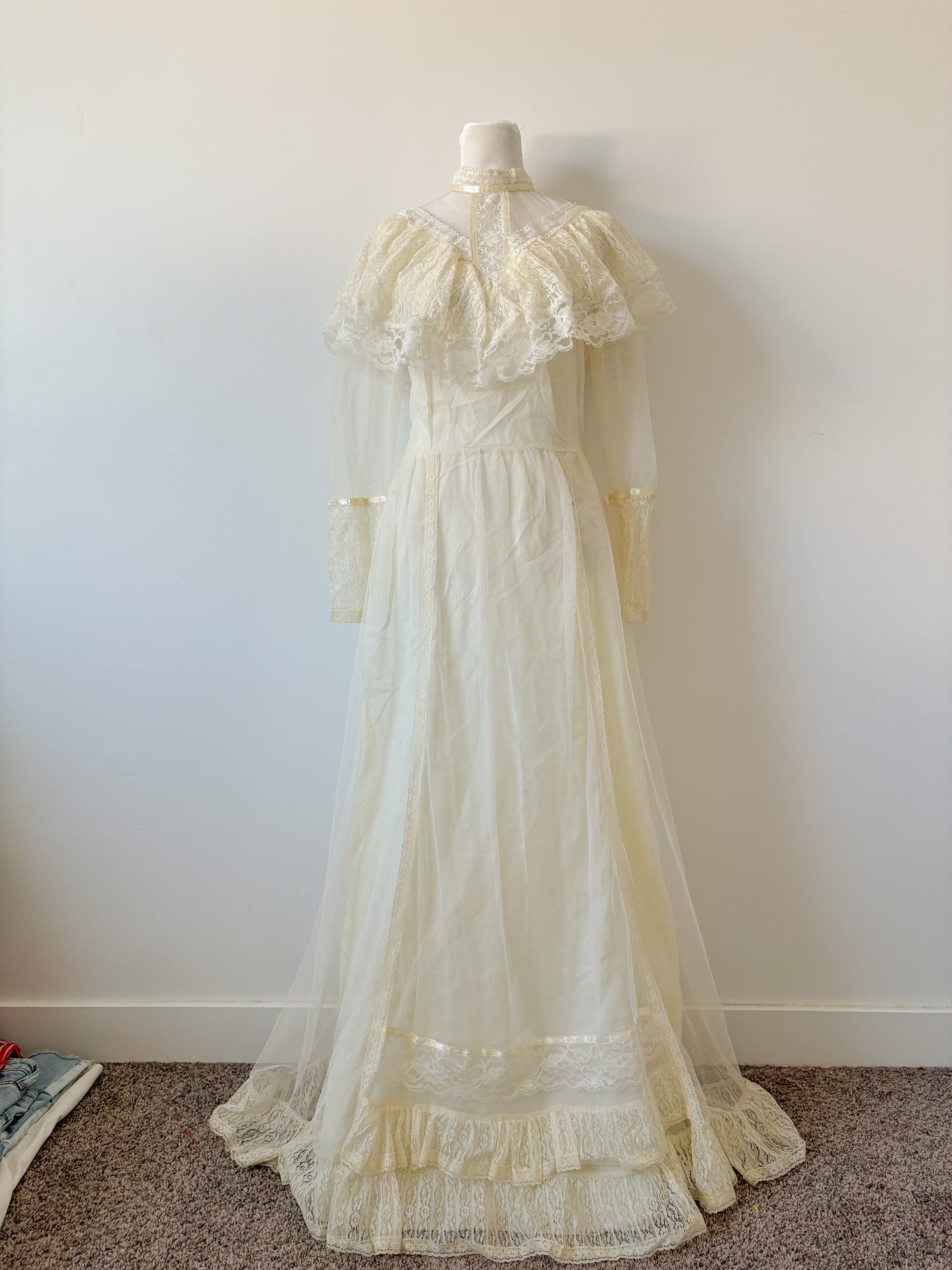 Vintage lace wedding dress-S