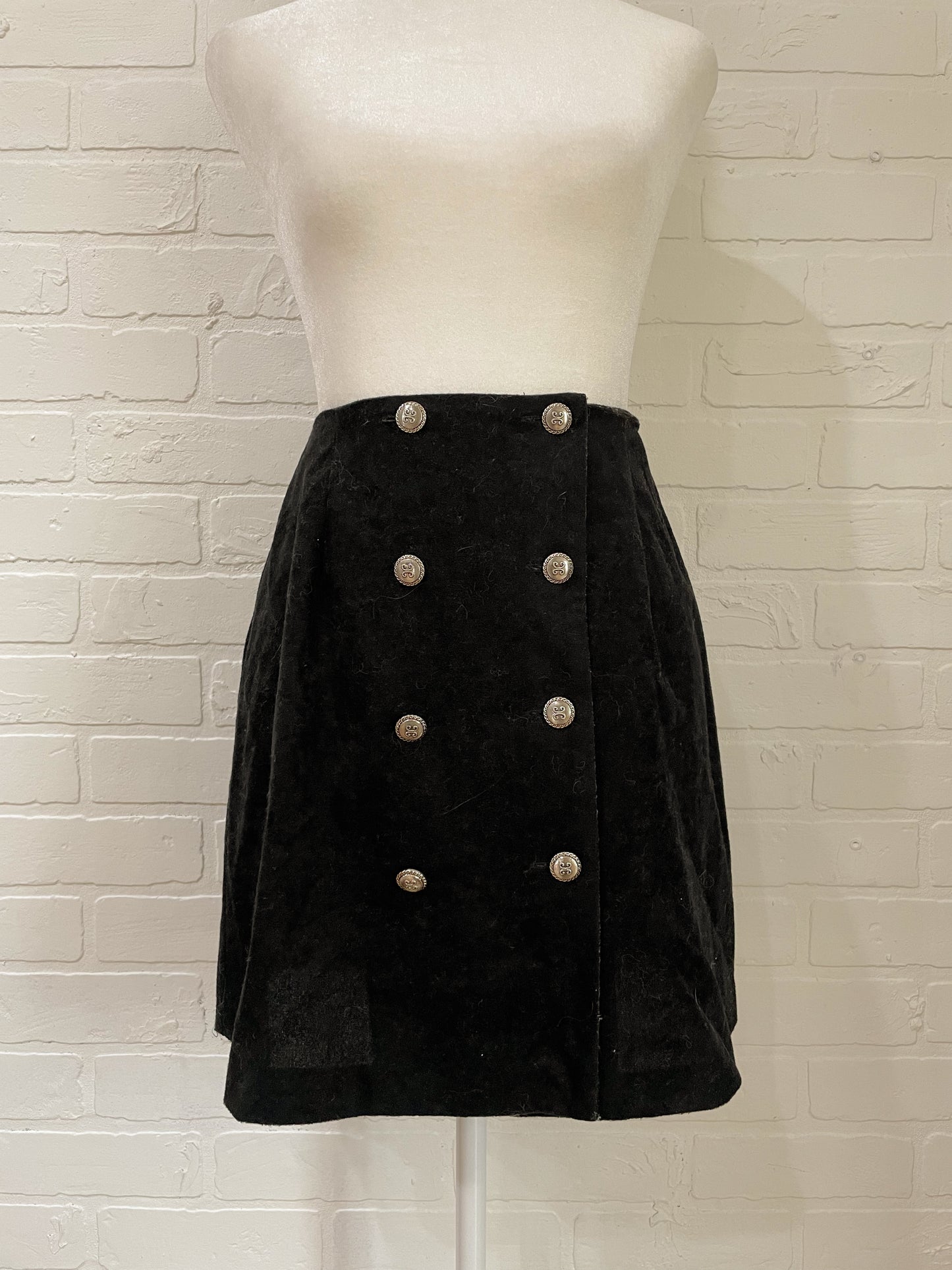 Black button up skirt-s