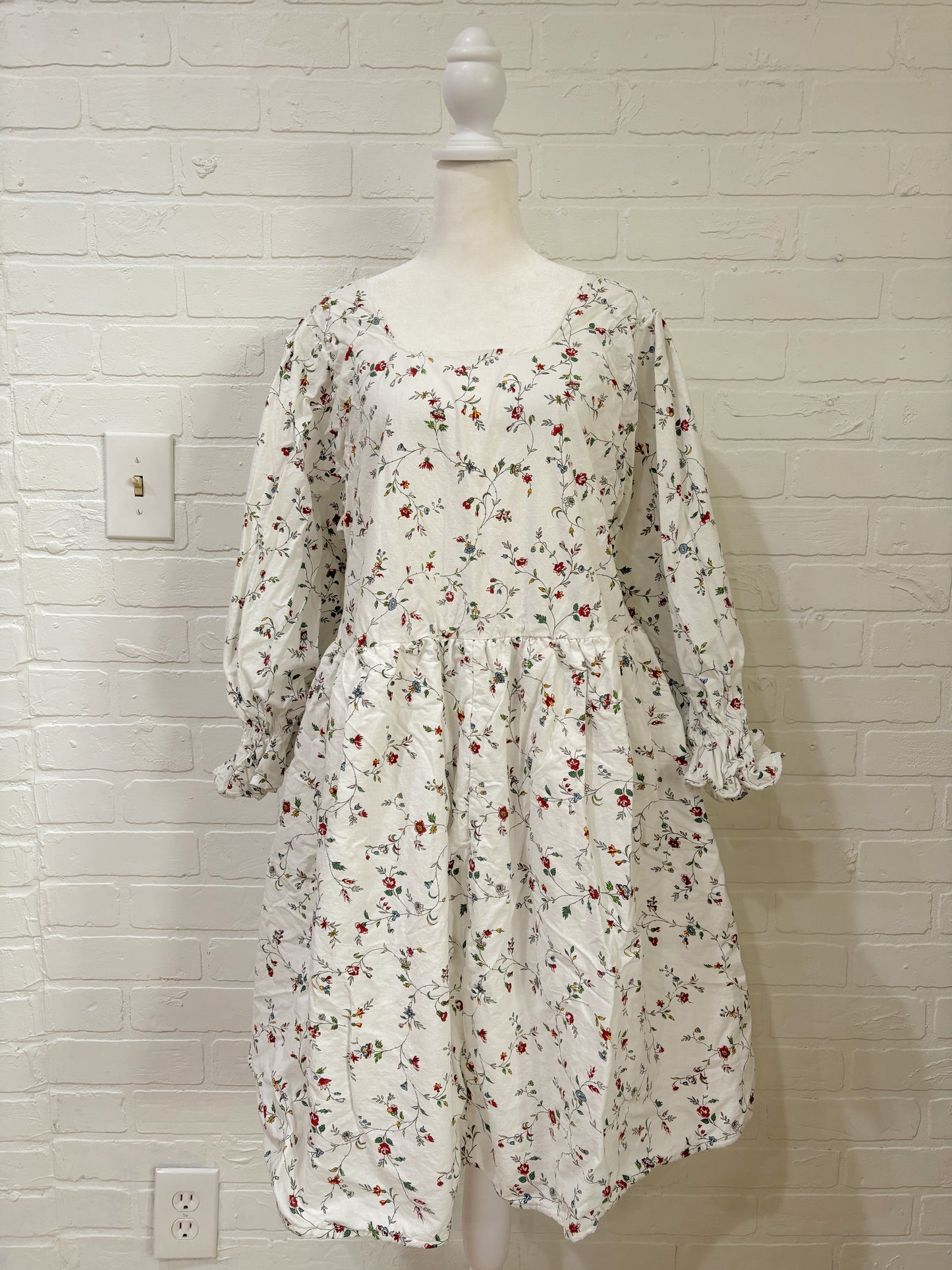 Handmade white floral dress-M